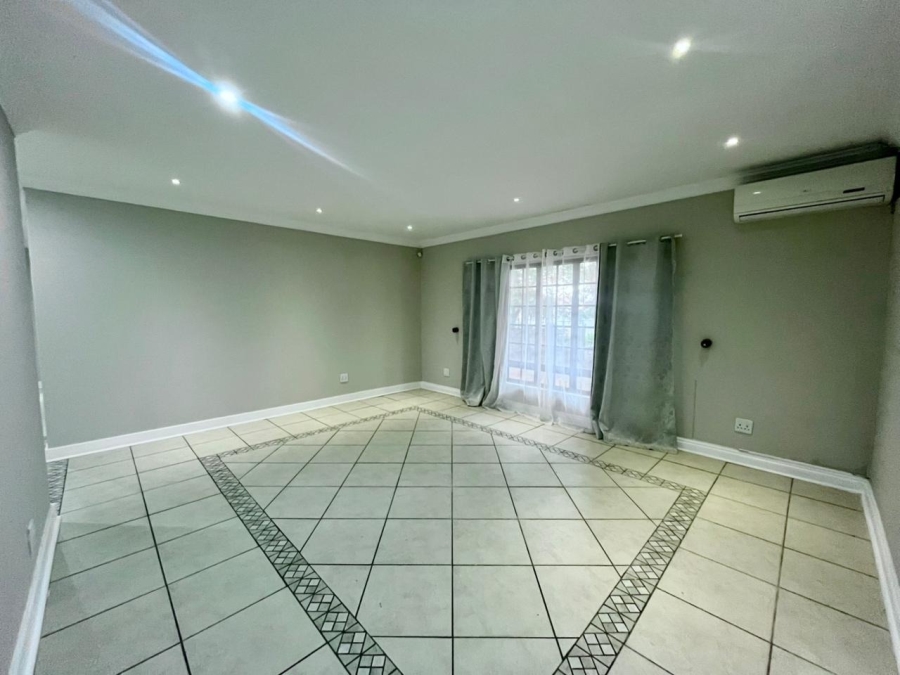 5 Bedroom Property for Sale in Safari Gardens North West